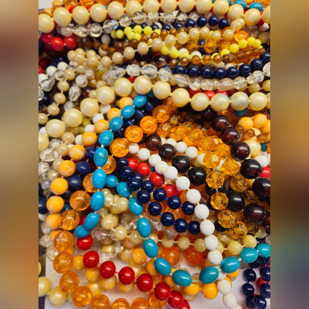 14 Vintage Acrylic Beaded Necklaces - Picture 6 of 6